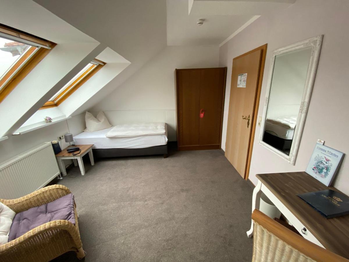 Hotel & Restaurant Kronenhof Am Weser-Radweg Oberweser 외부 사진