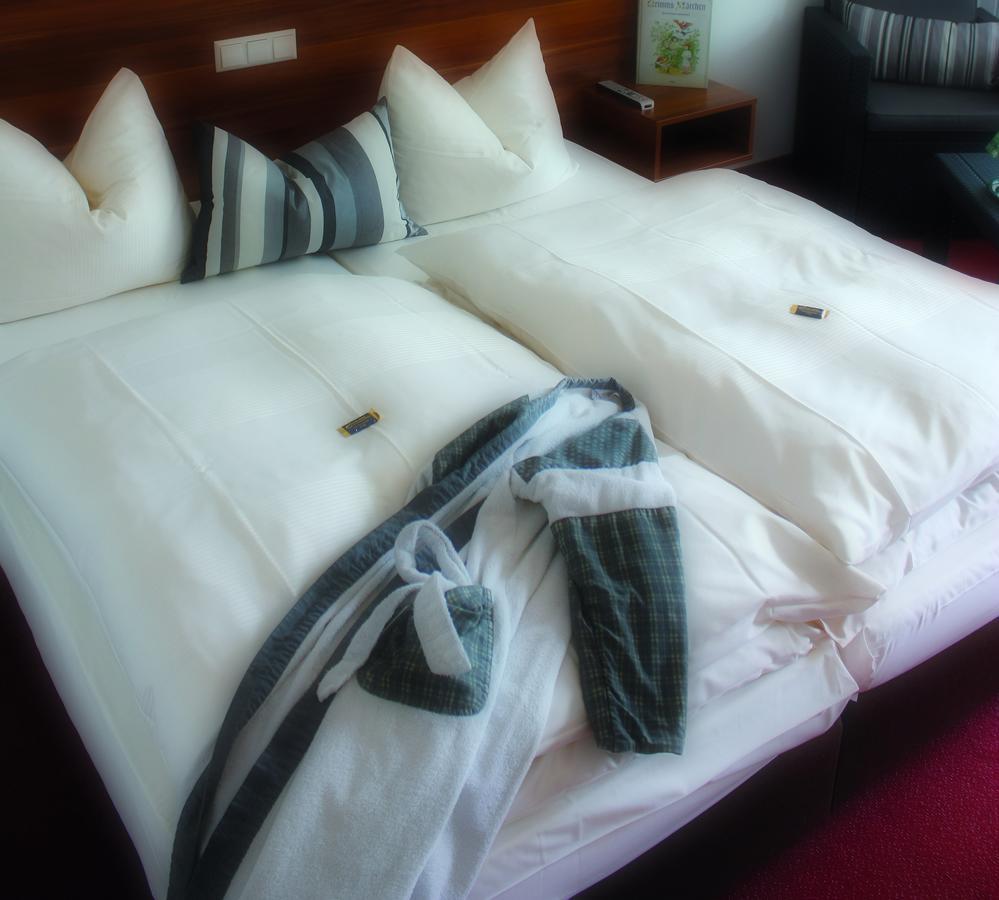 Hotel & Restaurant Kronenhof Am Weser-Radweg Oberweser 외부 사진
