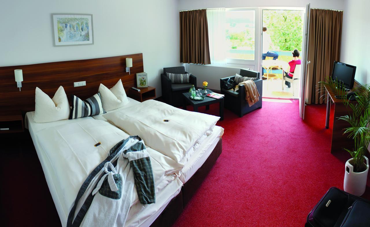 Hotel & Restaurant Kronenhof Am Weser-Radweg Oberweser 외부 사진